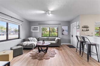 715 NE 6th St in Hallandale Beach, FL - Building Photo - Building Photo