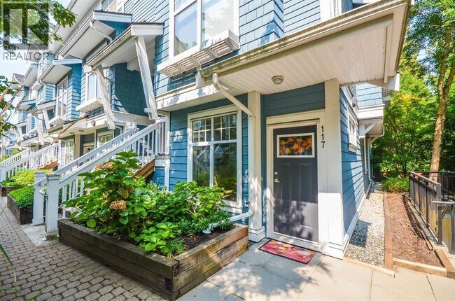 4255 Sardis St in Burnaby, BC - Building Photo - Building Photo