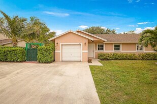 320 NE 42nd St in Boca Raton, FL - Building Photo