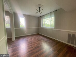1661 Parkcrest Cir in Reston, VA - Building Photo - Building Photo