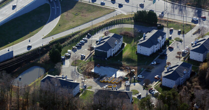 Somerset Village Condos in Greensboro, NC - Building Photo - Building Photo