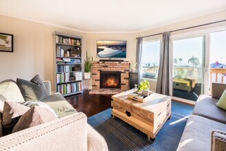 2319 Curlew St in San Diego, CA - Building Photo - Building Photo