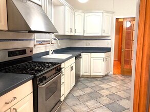 284 Magnolia Ave in Jersey City, NJ - Building Photo - Building Photo