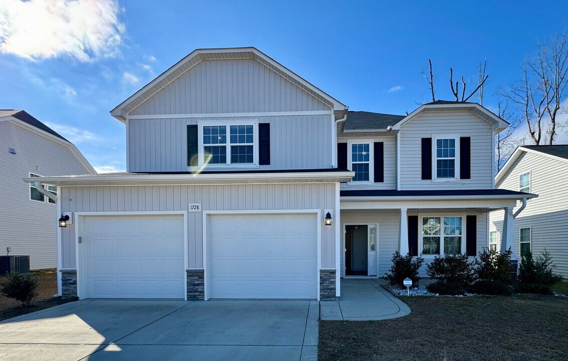 1728 Stackhouse Dr in Fayetteville, NC - Building Photo