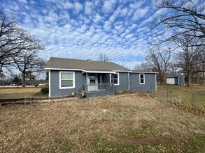 1030 Oak Dr in Denison, TX - Building Photo - Building Photo