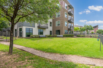 Oaks Trinity in Dallas, TX - Building Photo - Building Photo