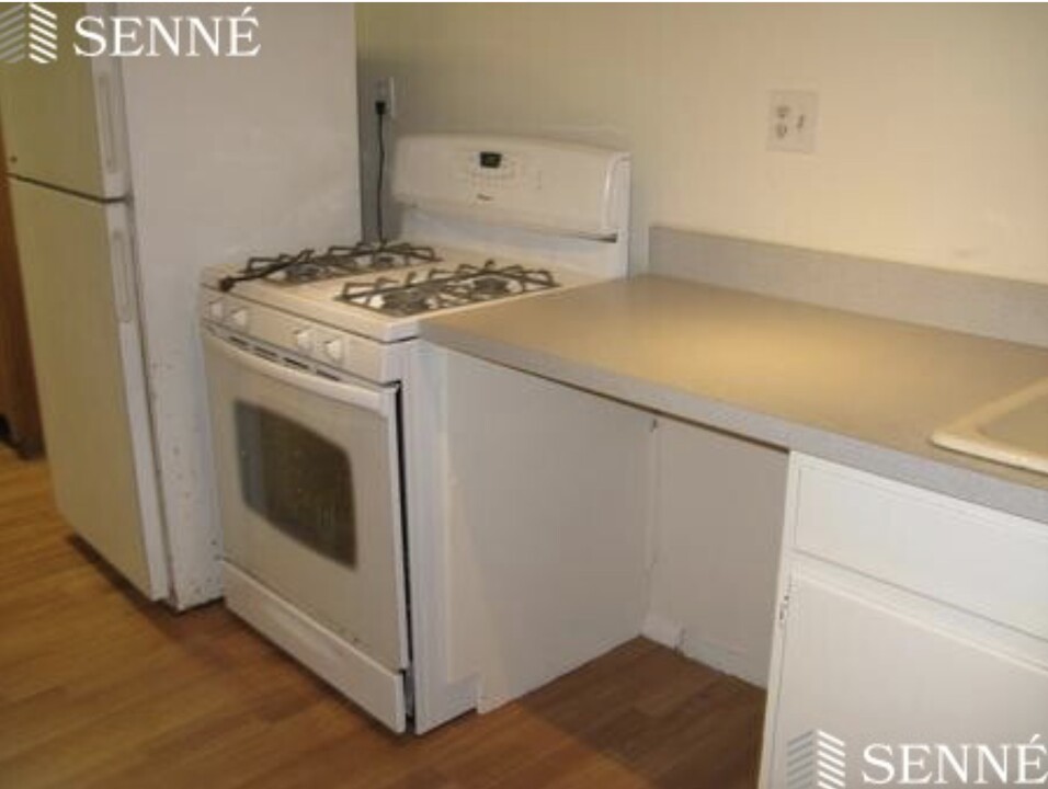 16 Clinton St, Unit B in Cambridge, MA - Building Photo