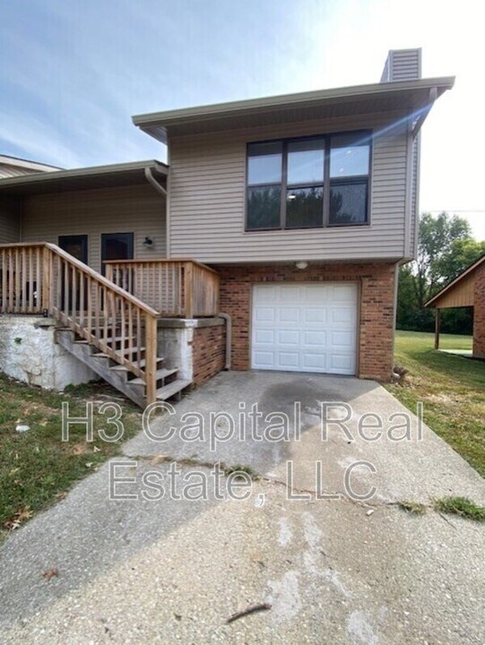620 Ganim Dr in Belleville, IL - Building Photo