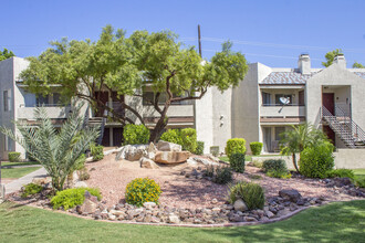 Meadow Glen in Glendale, AZ - Building Photo - Building Photo