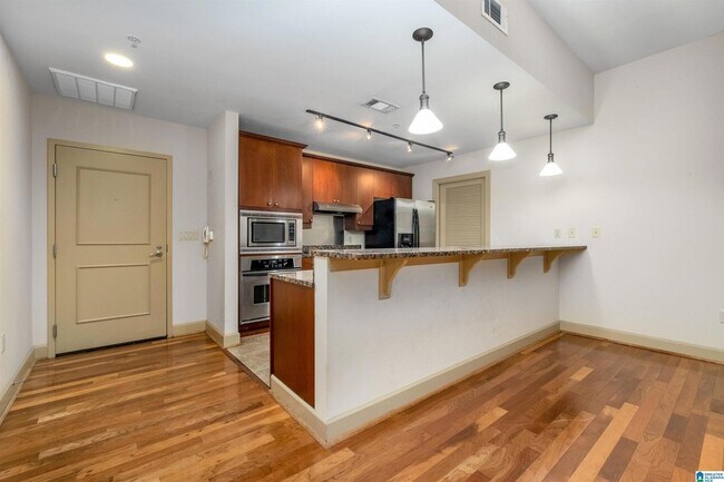 1040 Broadway St, Unit 306 in Homewood, AL - Building Photo - Building Photo