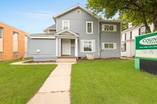 450 W Galena Blvd in Aurora, IL - Building Photo