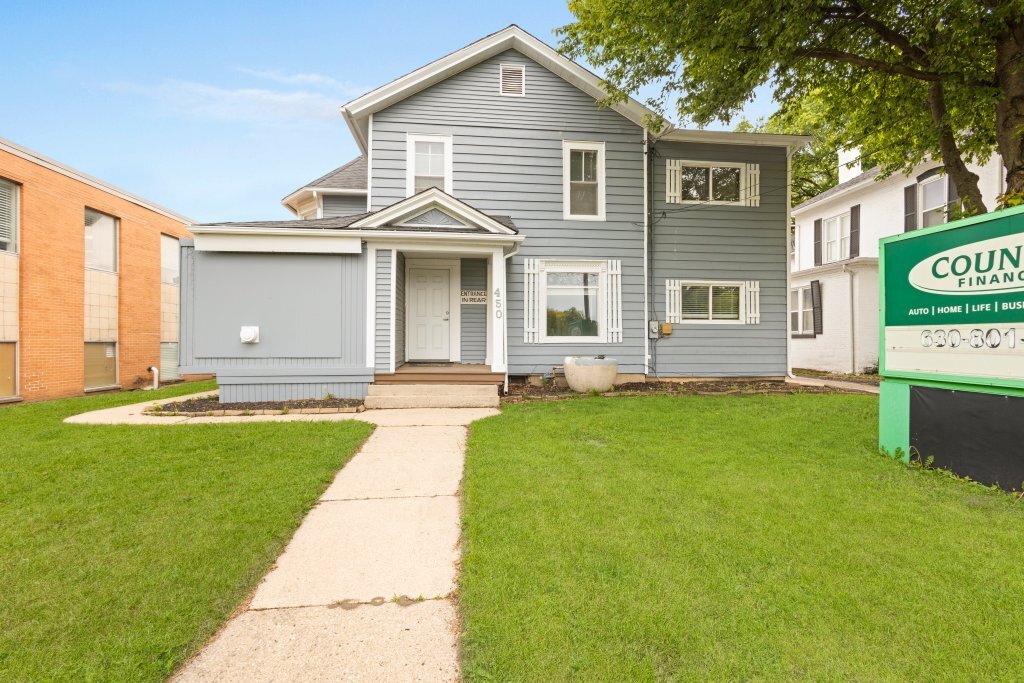 450 W Galena Blvd in Aurora, IL - Foto de edificio