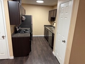 Pine Wood Apartments in Marshall, TX - Building Photo