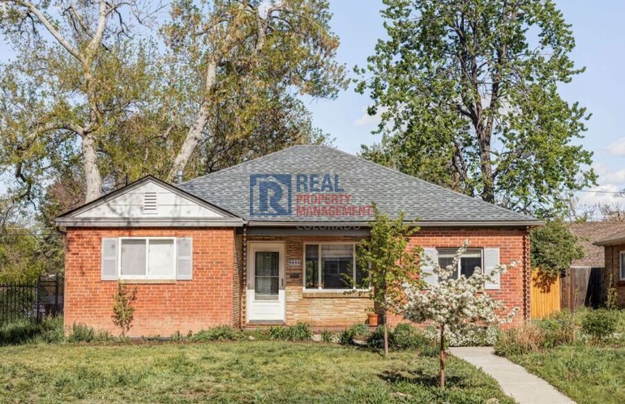 1610 Xanthia St in Denver, CO - Building Photo