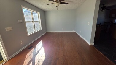 912 Lyme Brook Ln in Charlotte, NC - Foto de edificio - Building Photo