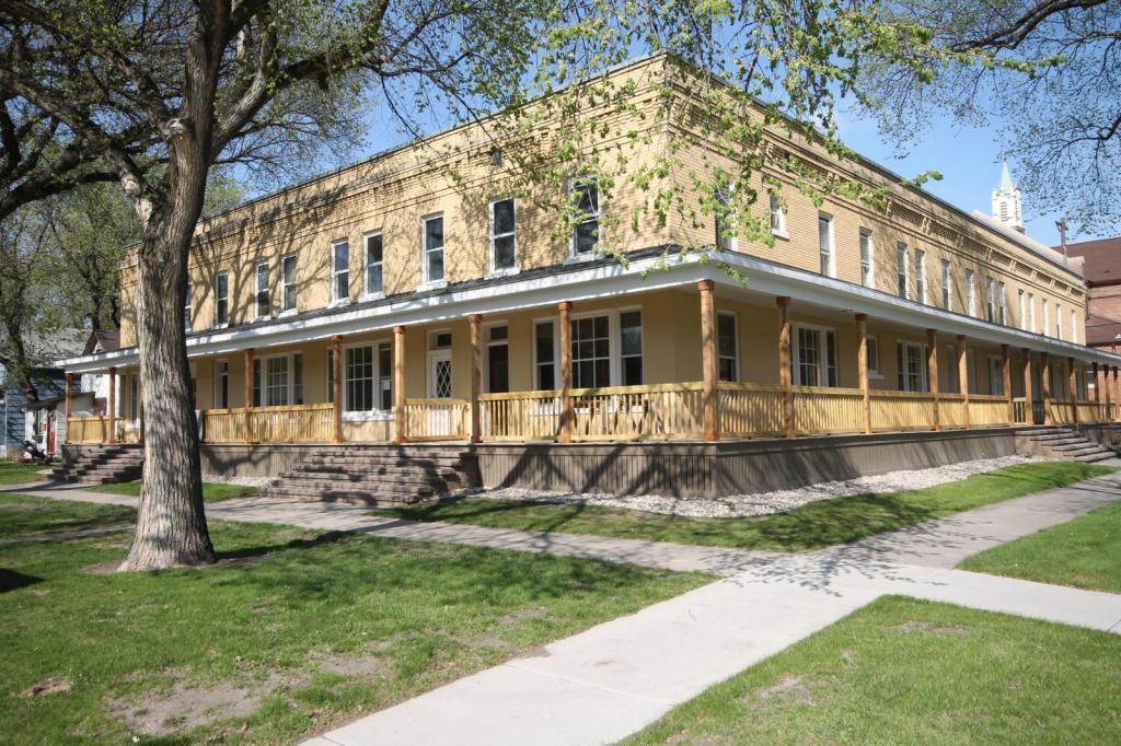 322 3rd Ave S in Grand Forks, ND - Building Photo