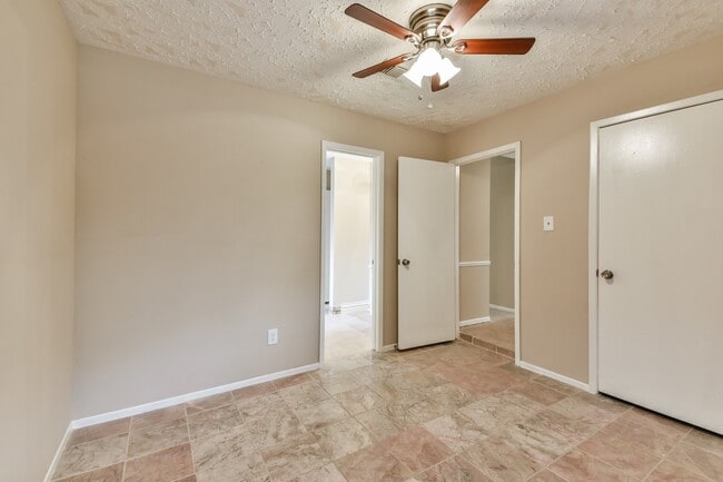 9503 Bent Spur Ln