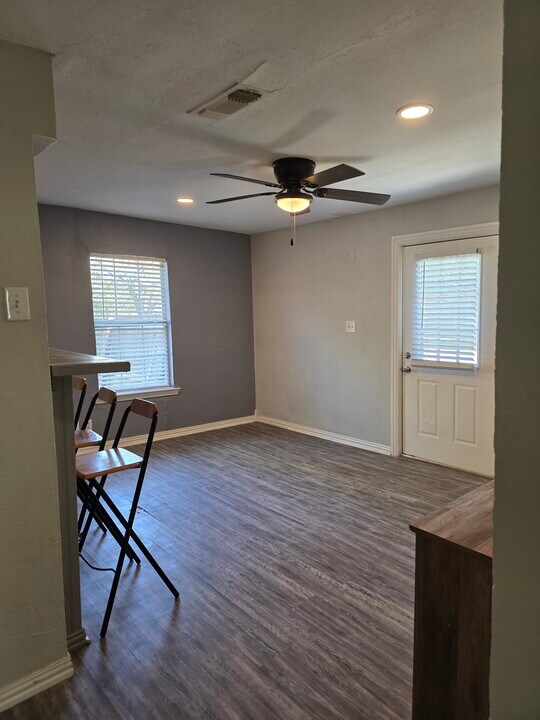 204 San Angelo Ave in Benbrook, TX - Building Photo