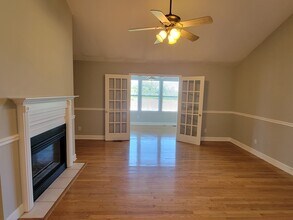109 Golf Club Ln in Lenoir City, TN - Building Photo - Building Photo