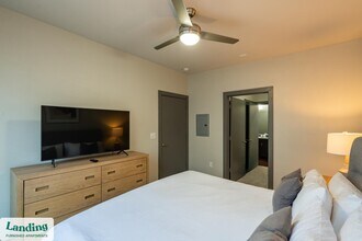 1415 N Main Ave-Unit -1319 in San Antonio, TX - Building Photo - Building Photo