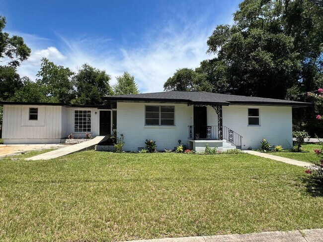 1922 W Gregory St in Pensacola, FL - Building Photo - Building Photo