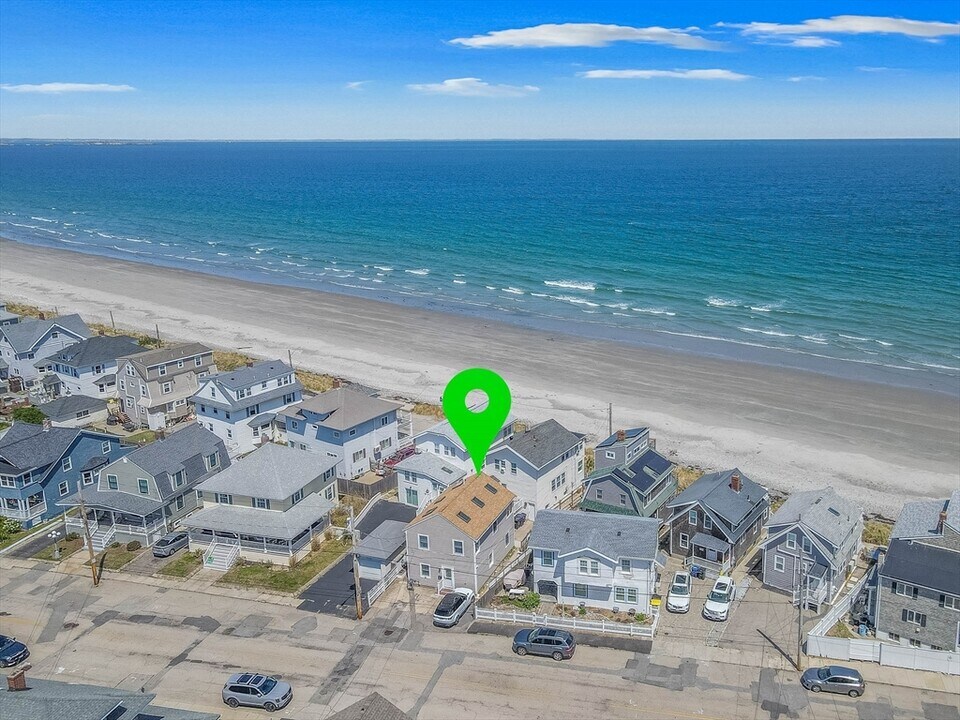 16 Manomet Ave in Hull, MA - Building Photo