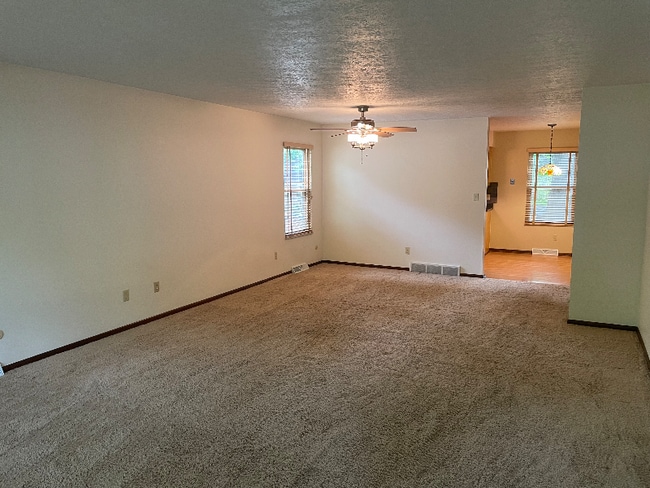 4223 Woodpark Dr in Stow, OH - Building Photo - Building Photo