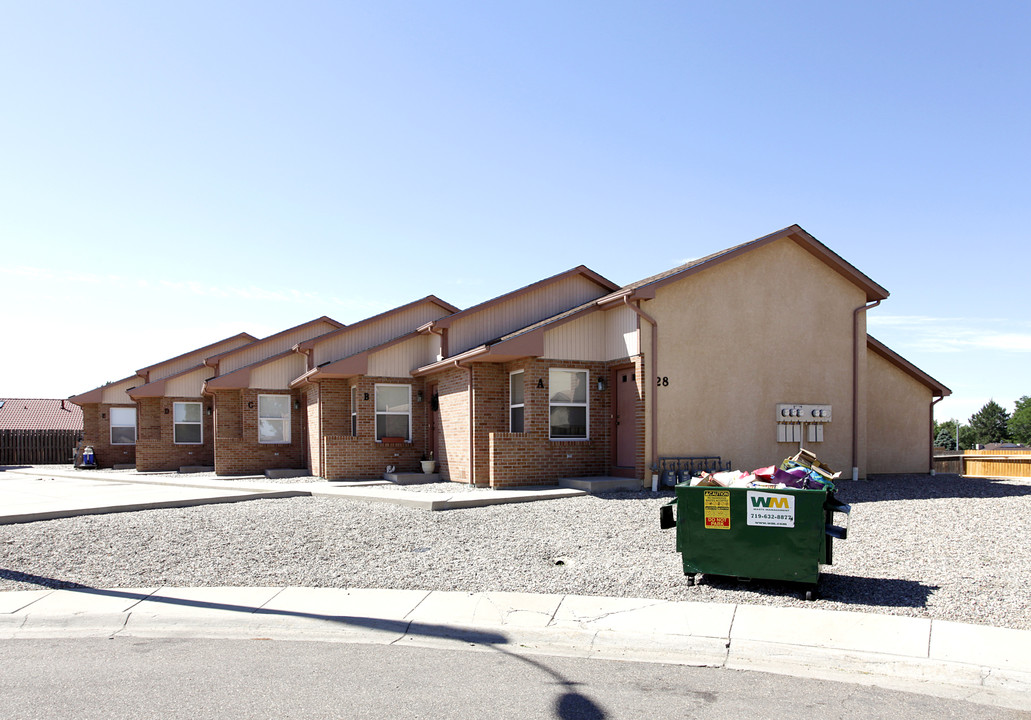 28 Pineridge Ct in Pueblo, CO - Foto de edificio