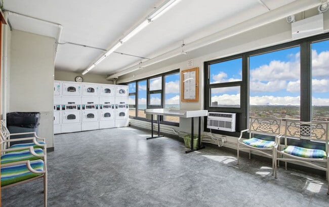 6700 S South Shore Dr in Chicago, IL - Building Photo - Building Photo