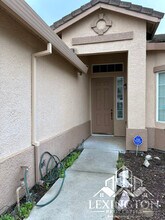 5532 Redwood Burl Way in Sacramento, CA - Building Photo - Building Photo