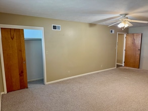 2205 Adams Ave in Huntington, WV - Foto de edificio - Building Photo