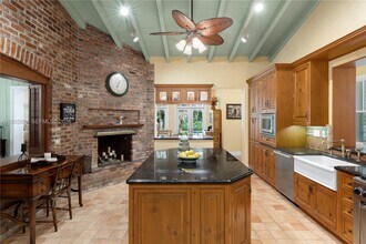 7400 SW 47th Ct in Miami, FL - Building Photo - Building Photo