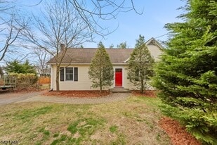 26 Wostbrock Ln in Midland Park, NJ - Building Photo