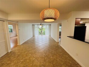 529 E Sheridan St, Unit 302 in Dania Beach, FL - Building Photo - Building Photo