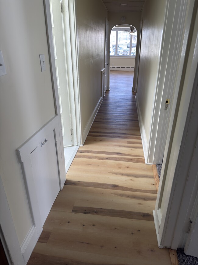 1 S Valley Rd, Unit 201
