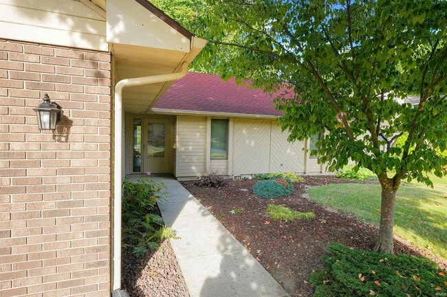 8115 Calera Dr in Fort Wayne, IN - Building Photo - Building Photo