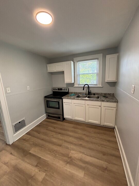 5538 Montgomery Rd, Unit 2 in Cincinnati, OH - Building Photo