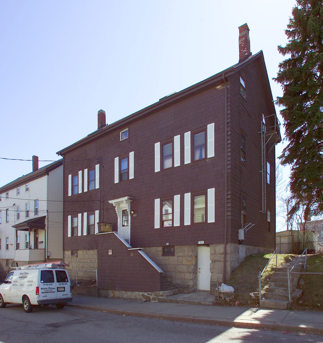 853 Slade St in Fall River, MA - Building Photo - Building Photo