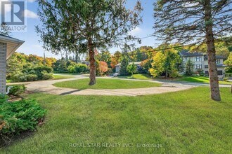 10 Delong Dr in Ottawa, ON - Building Photo - Building Photo