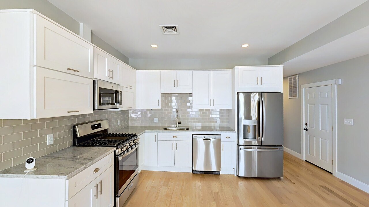 42 Hano St, Unit 42 in Boston, MA - Building Photo