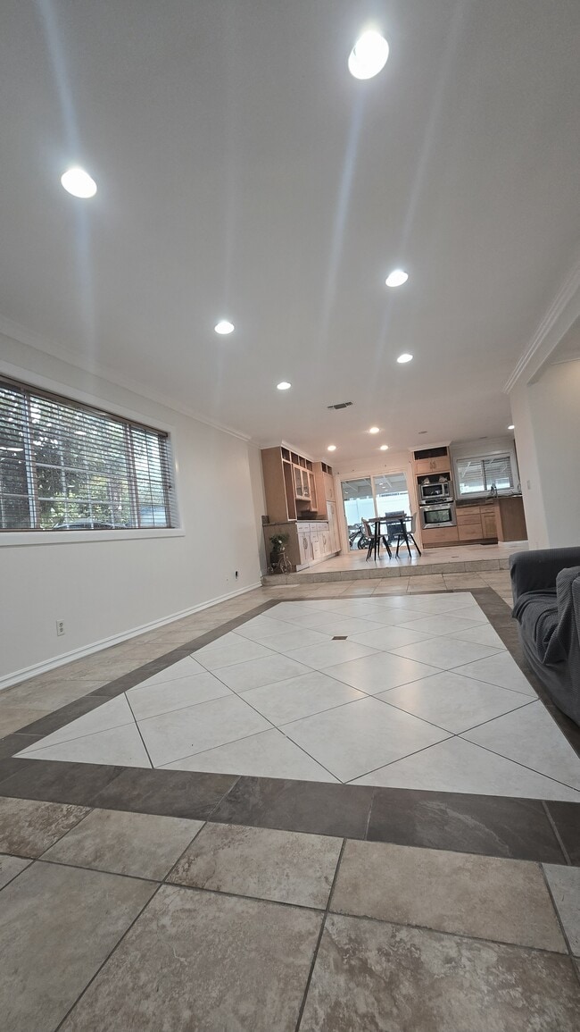 2744 E Bennett Ave in Orange, CA - Building Photo - Building Photo