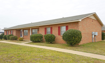 McDaniel Arms Apartments in Northport, AL - Building Photo - Building Photo