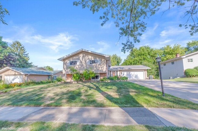 1625 Pierce Rd in Hoffman Estates, IL - Building Photo - Building Photo