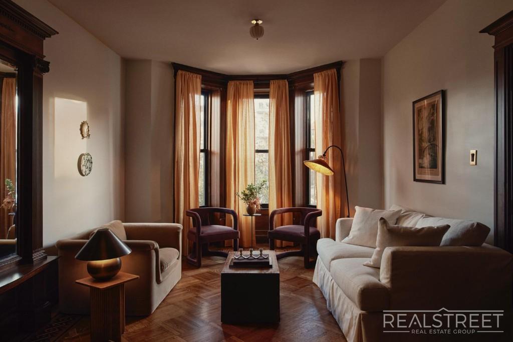 Luxury 4-Bed, 3.5-Bath Duplex with Private in Brooklyn, NY - Building Photo