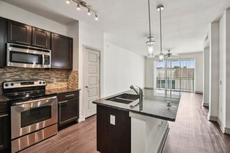 Flats on Tanglewilde in Houston, TX - Foto de edificio - Building Photo