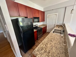 1140 E Marquette Rd in Chicago, IL - Building Photo - Building Photo