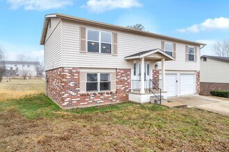 2534 Millvalley Dr in Florissant, MO - Building Photo - Building Photo