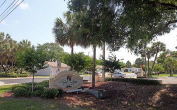 Palm Lake Village in Dunedin, FL - Building Photo - Building Photo