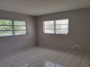 7515 NW 44th Ct, Unit 5 in Coral Springs, FL - Building Photo - Building Photo