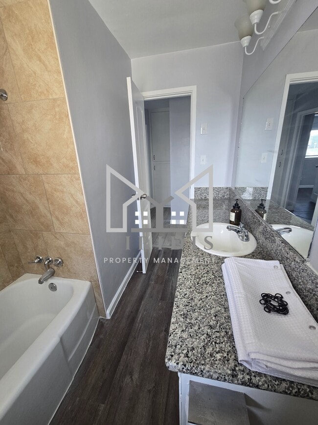 1017 Radcliffe Ave in Bakersfield, CA - Building Photo - Building Photo